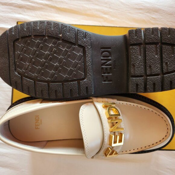 Fendi Women’s Fendigraphy Signature Logo Leather Platform Loafers - Picture 10 of 10